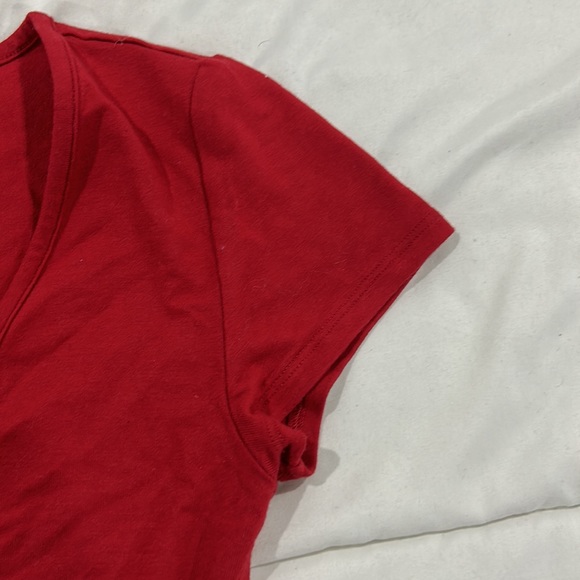 Am selling a red crop top in the size XS I never wear it it’s from garage. - Picture 3 of 4